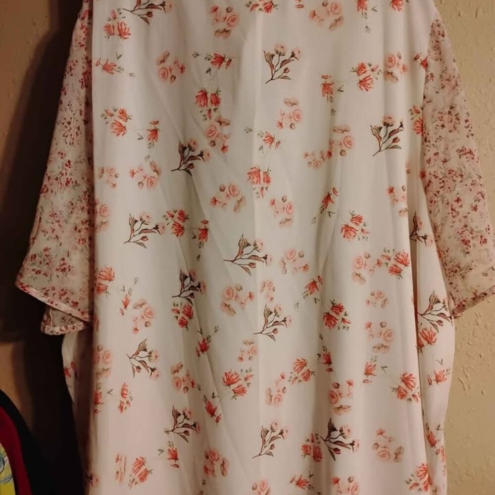 Bloomchic top - Picture 2 of 3